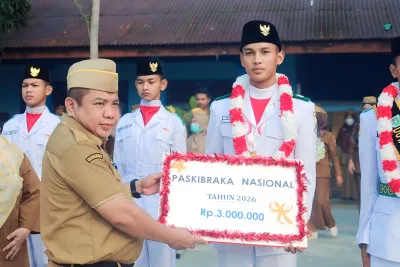 Suasana Haru dan Bangga, SMKN 1 Kota Jambi Sambut Kedatangan Achmad Fachri Mubarok Paskibraka Nasional 2026 dan Apresiasi Siswa Berprestasi
